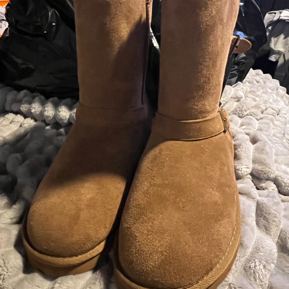 Brown bearpaw boots